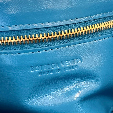 MINI CASSETTE 19 IN SKY BLUE SOFT LAMBSKIN
