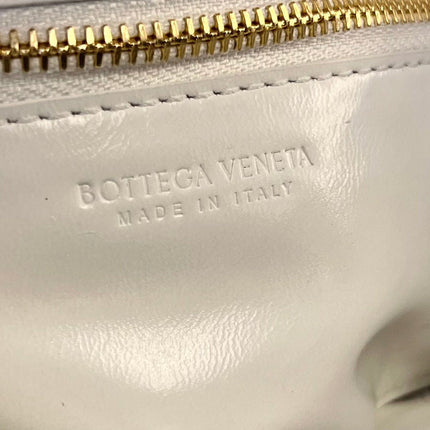 MINI CASSETTE 19 IN WHITE SOFT LAMBSKIN