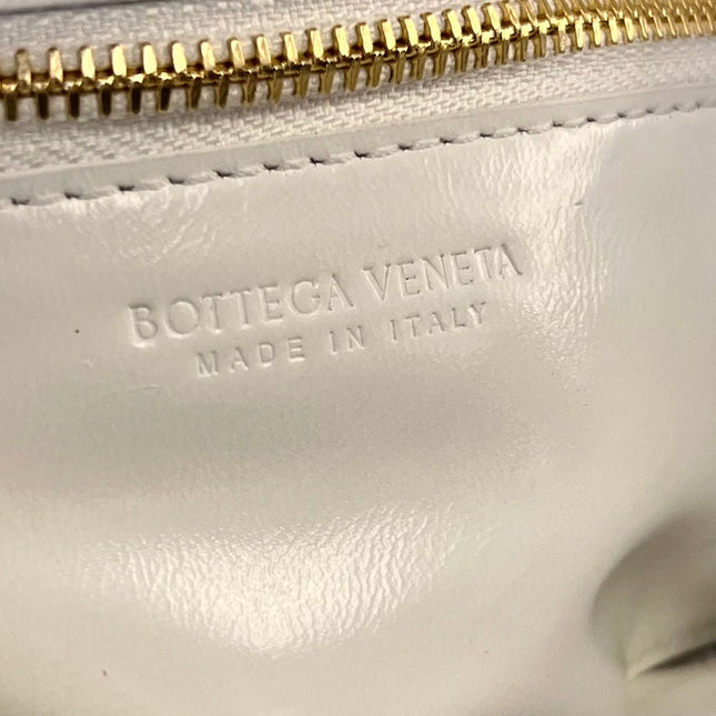 MINI CASSETTE 19 IN WHITE SOFT LAMBSKIN