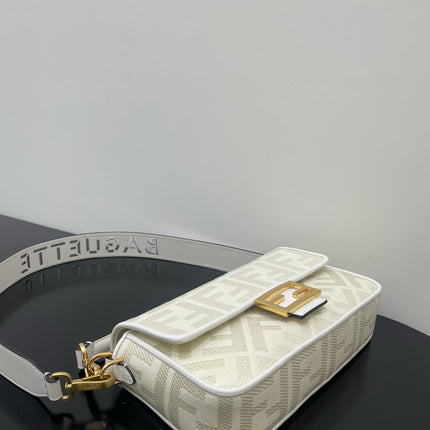 FENDI 26 BAGUETTE WHITE NAPPA LEATHER BAG WITH GOLD HARDWARE