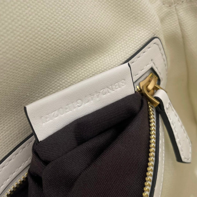 FENDI 26 BAGUETTE WHITE NAPPA LEATHER BAG WITH GOLD HARDWARE