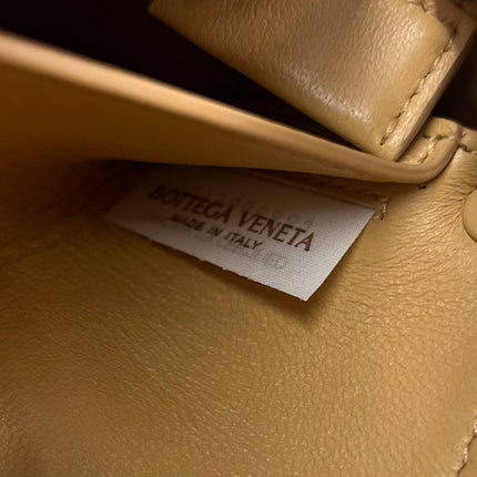 BRICK CASSETTE 28 IN HARVEST GOLD CALFSKIN