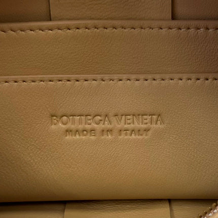 BRICK CASSETTE 28 IN HARVEST GOLD CALFSKIN