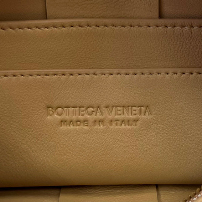 BRICK CASSETTE 28 IN HARVEST GOLD CALFSKIN