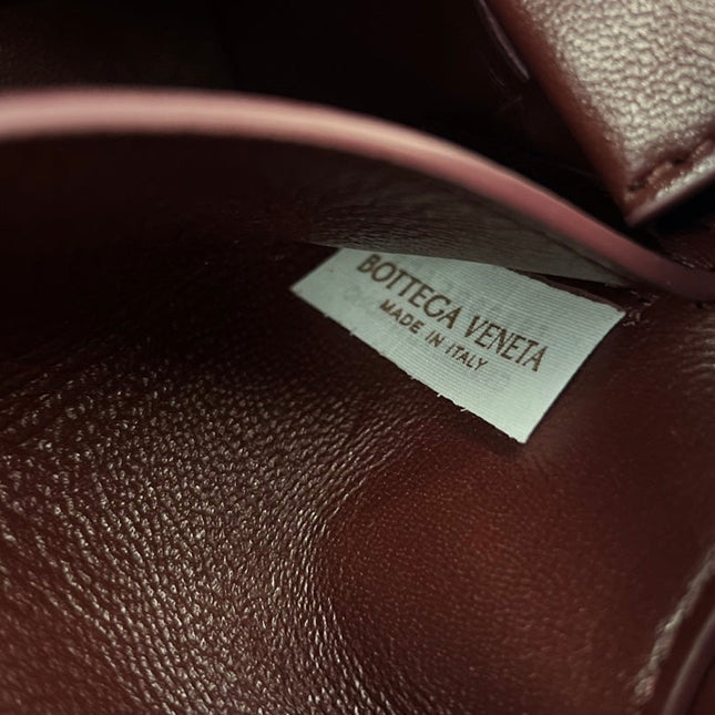 BRICK CASSETTE 28 IN WINE RED CALFSKIN