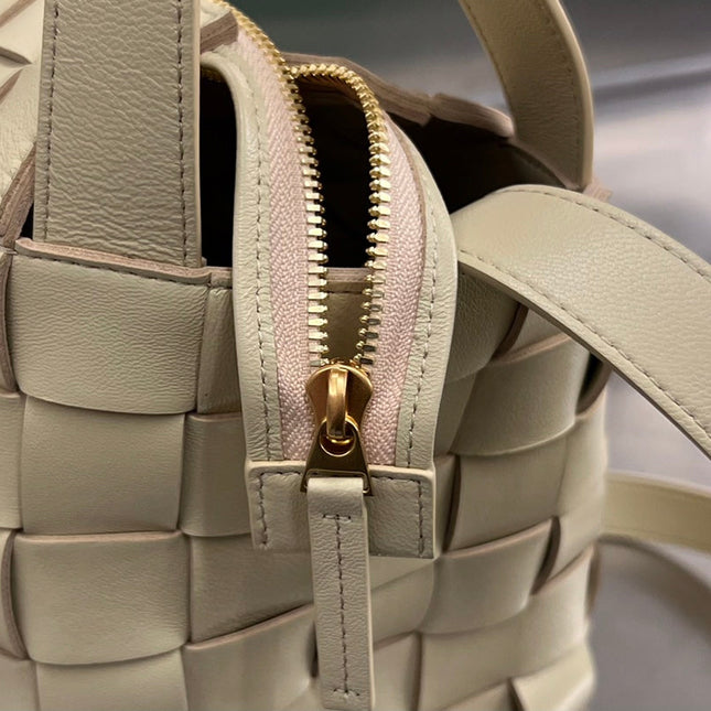 MEDIUM 28 CASSETTE BEIGE LAMBSKIN