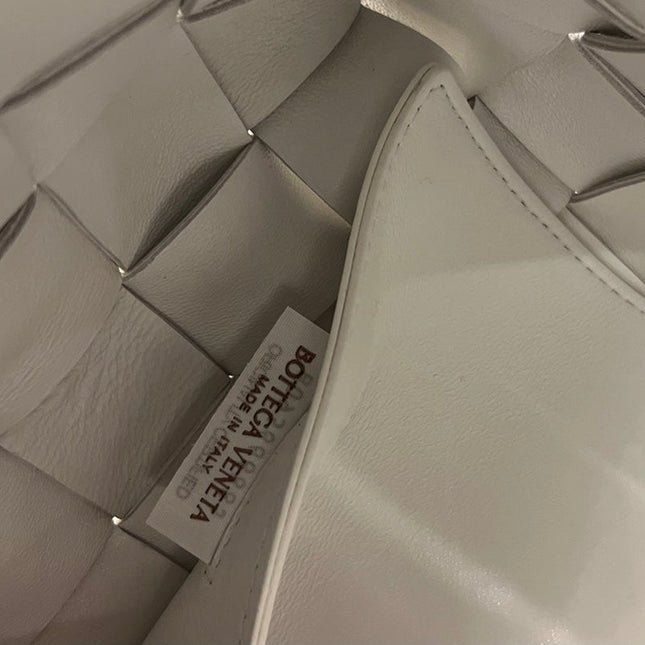 MEDIUM 28 CASSETTE WHITE LAMBSKIN