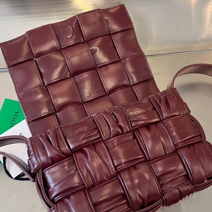 MINI CASSETTE 19 IN WINE RED SOFT LAMBSKIN