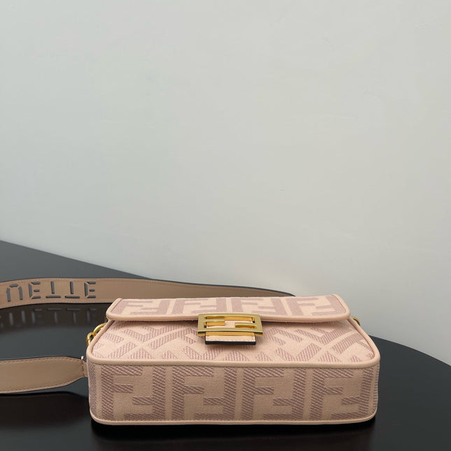 FENDI 26 BAGUETTE LIGHT PINK NAPPA LEATHER BAG WITH GOLD HARDWARE