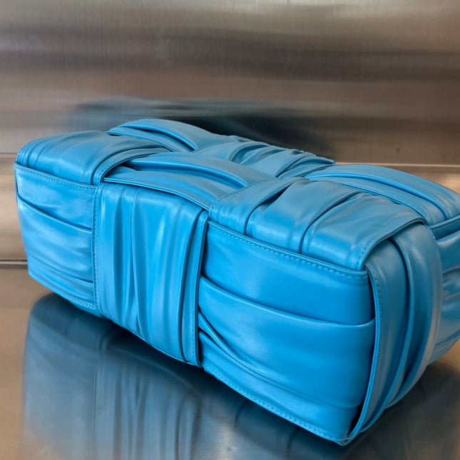 SMALL ARCO TOTE 30 IN CERULEAN BLUE SOFT LAMBSKIN