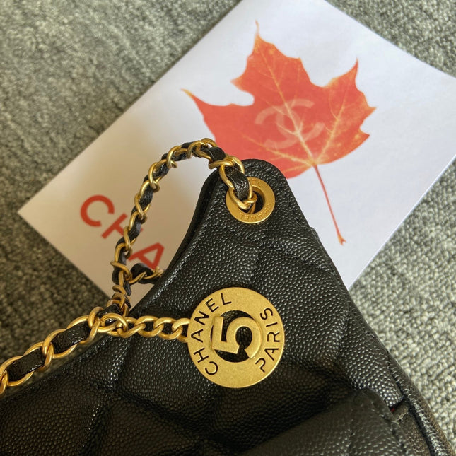 CC HOBO BAG 27 IN BLACK PEBBLED CALFSKIN