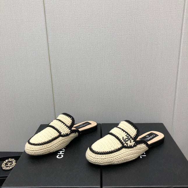 HALF-MULES IN CREAM WOOL WOVEN