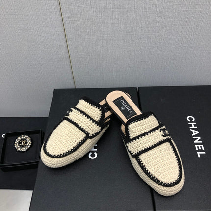 HALF-MULES IN CREAM WOOL WOVEN