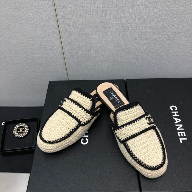 HALF-MULES IN CREAM WOOL WOVEN