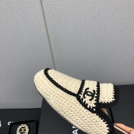 HALF-MULES IN CREAM WOOL WOVEN