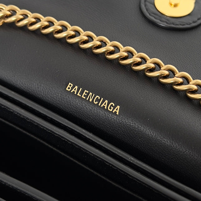 CRUSH CHAINED BAG 22 IN BLACK QUILTED CRUSHED CALFSKIN GOLD HARDWARE