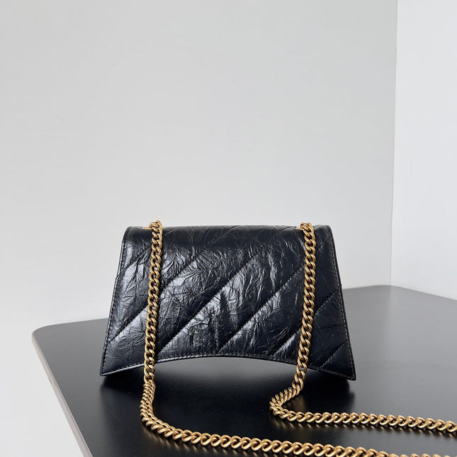 CRUSH CHAINED BAG 22 IN BLACK QUILTED CRUSHED CALFSKIN GOLD HARDWARE