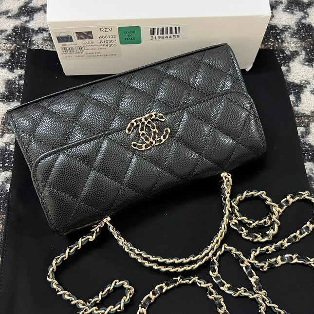 CC KELLY 18 BAG IN BLACK CALFSKIN WITH GOLD HARDWARE