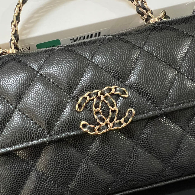 CC KELLY 18 BAG IN BLACK CALFSKIN WITH GOLD HARDWARE