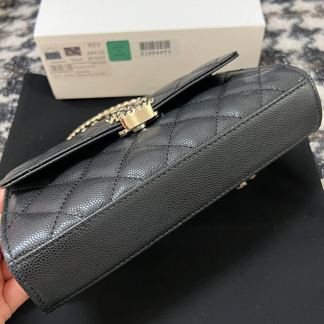 CC KELLY 18 BAG IN BLACK CALFSKIN WITH GOLD HARDWARE