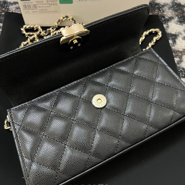 CC KELLY 18 BAG IN BLACK CALFSKIN WITH GOLD HARDWARE