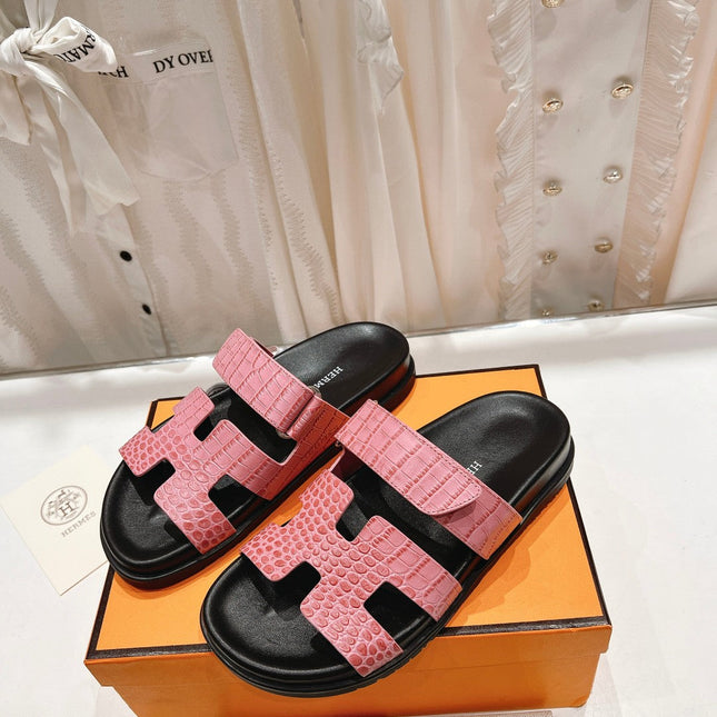 CHYPRE SANDAL BLACK AND BRIGHT PINK LAMBSKIN
