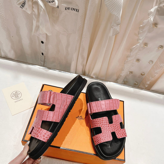 CHYPRE SANDAL BLACK AND BRIGHT PINK LAMBSKIN