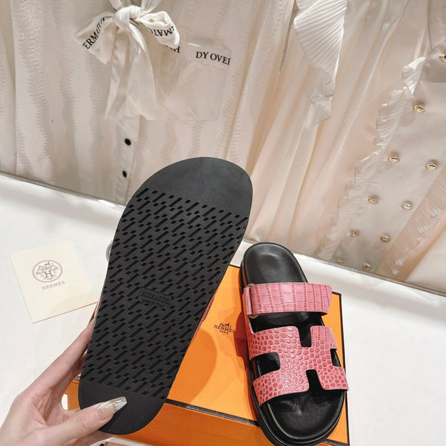 CHYPRE SANDAL BLACK AND BRIGHT PINK LAMBSKIN
