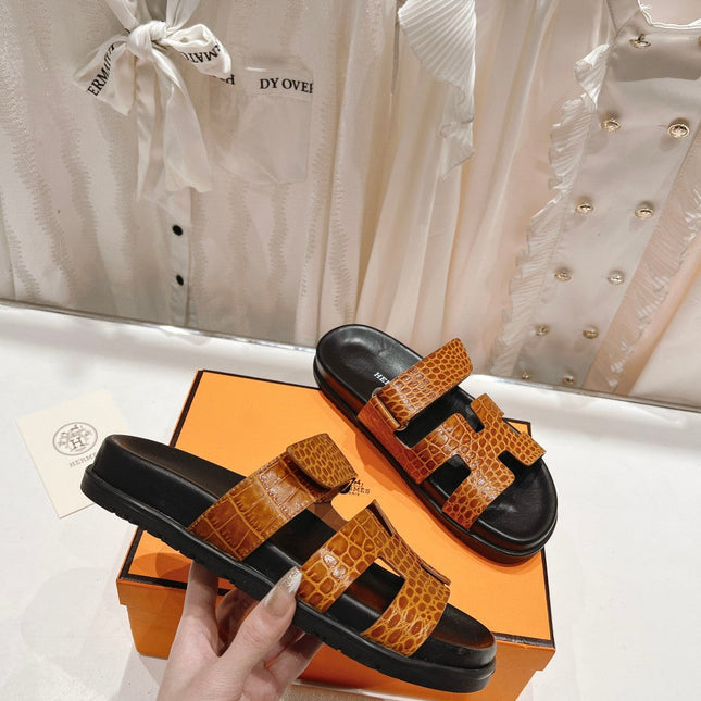 CHYPRE SANDAL BLACK AND BRIGHT BROWN LAMBSKIN