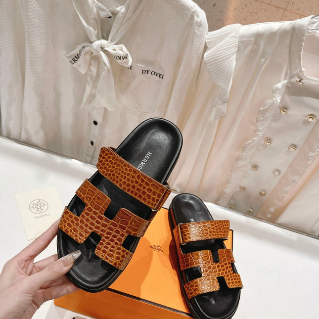 CHYPRE SANDAL BLACK AND BRIGHT BROWN LAMBSKIN