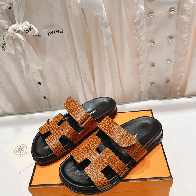 CHYPRE SANDAL BLACK AND BRIGHT BROWN LAMBSKIN