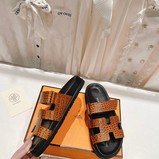 CHYPRE SANDAL BLACK AND BRIGHT BROWN LAMBSKIN