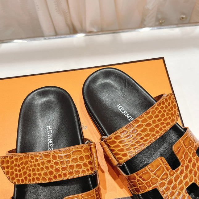 CHYPRE SANDAL BLACK AND BRIGHT BROWN LAMBSKIN