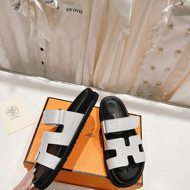 CHYPRE SANDAL BLACK AND WHITE LAMBSKIN