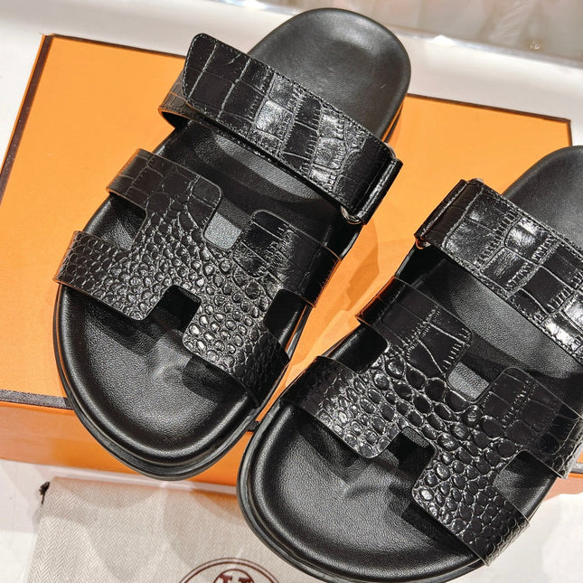 CHYPRE SANDAL BLACK LAMBSKIN