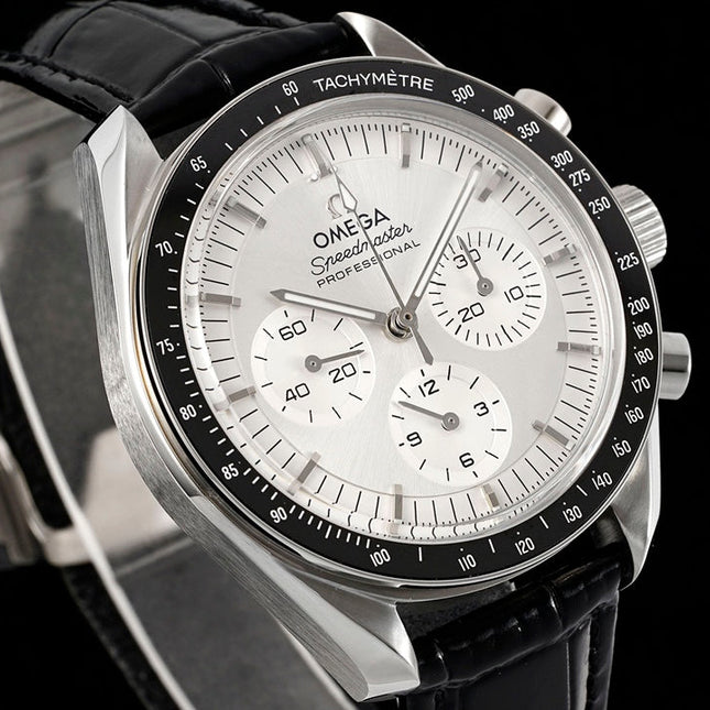 SPEEDMASTER MOONWATCH PROFESSIONAL 42 MM SILVER CASE ON BLACK LEATHER STRAP