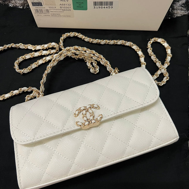 CC KELLY 18 BAG IN WHITE CALFSKIN WITH STRAP