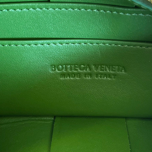 BRICK CASSETTE 28 IN DARK GREEN CALFSKIN