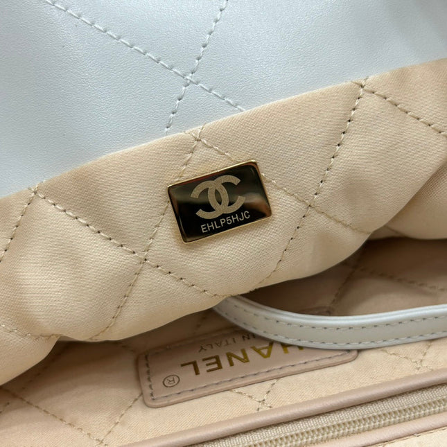 CC LARGE 42 HANDBAG IN WHITE CALFSKIN GOLD HARDWARE
