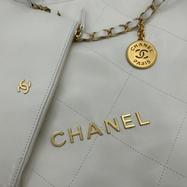 CC LARGE 42 HANDBAG IN WHITE CALFSKIN GOLD HARDWARE