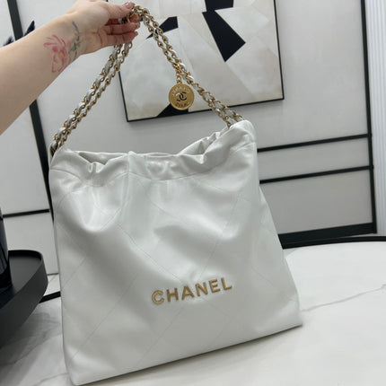 CC LARGE 42 HANDBAG IN WHITE CALFSKIN GOLD HARDWARE