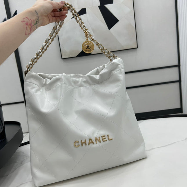 CC LARGE 42 HANDBAG IN WHITE CALFSKIN GOLD HARDWARE