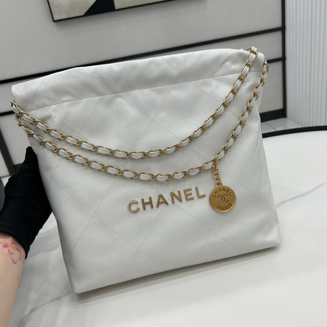 CC MEDIUM 37 HANDBAG IN WHITE CALFSKIN GOLD HARDWARE