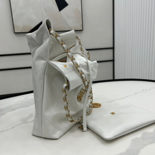 CC MEDIUM 37 HANDBAG IN WHITE CALFSKIN GOLD HARDWARE