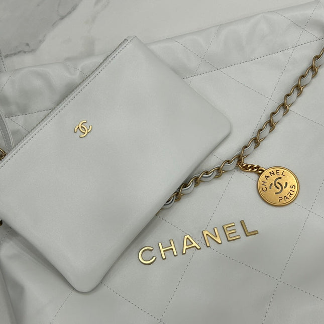 CC MEDIUM 37 HANDBAG IN WHITE CALFSKIN GOLD HARDWARE