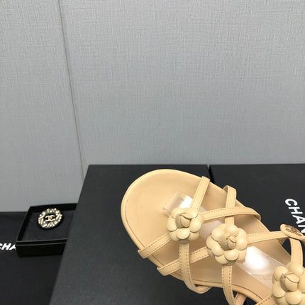 FLORAL FLAT SANDAL IN SAND YELLOW LAMBSKIN