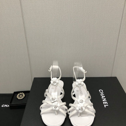 FLORAL FLAT SANDAL IN WHITE LAMBSKIN