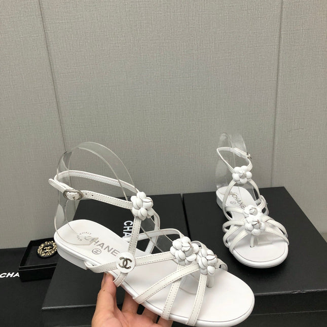 FLORAL FLAT SANDAL IN WHITE LAMBSKIN