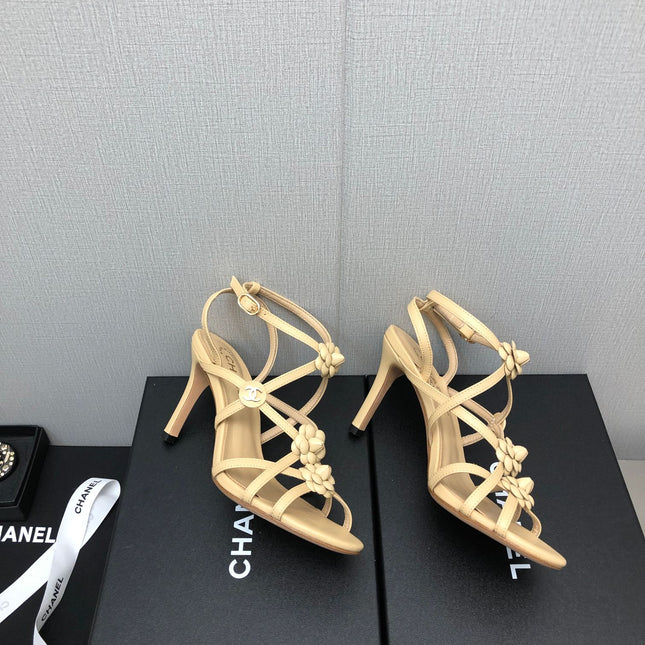 FLORAL HIGH HEEL SANDAL IN SAND YELLOW LAMBSKIN