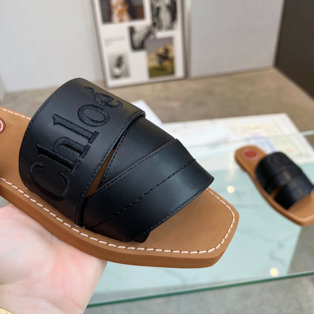 WOODY MULE IN BLACK LAMBSKIN WITH EMBROIDERED LOGO